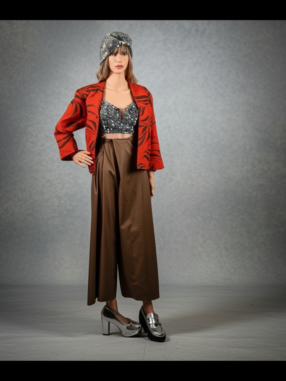 Exquise Cropped Pleated Pants